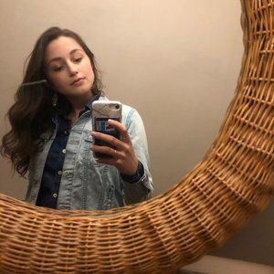 Meet your Posher, Olivia